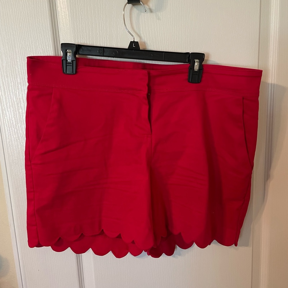 Isaac Mizrahi Scalloped Shorts